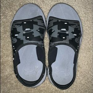 Under Armour Boys Sandals - size 2